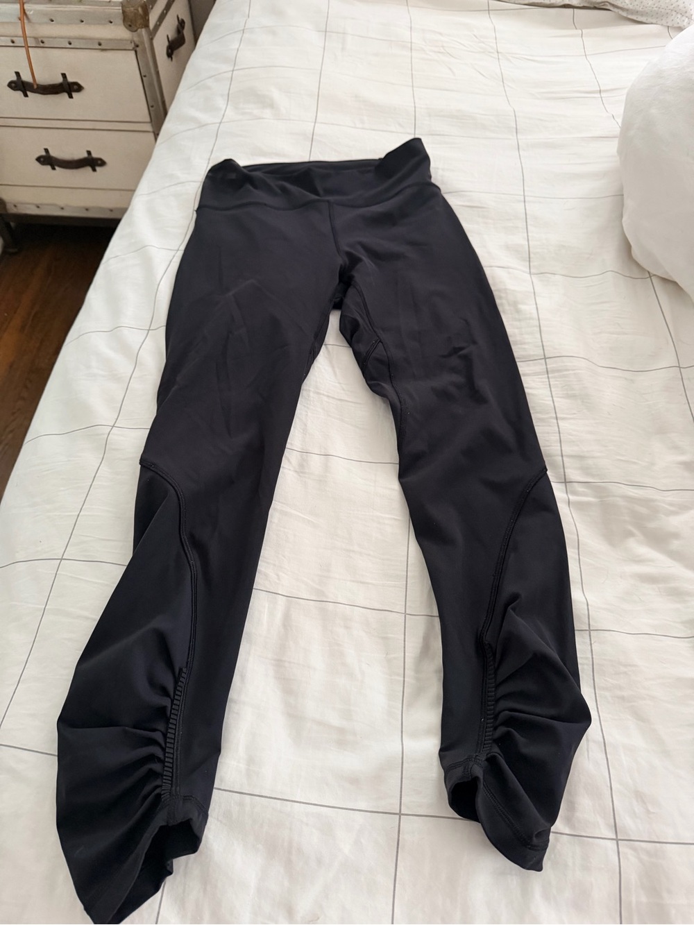 Lululemon Black Ruched Side Detail Cropped Leggings (Size 6)